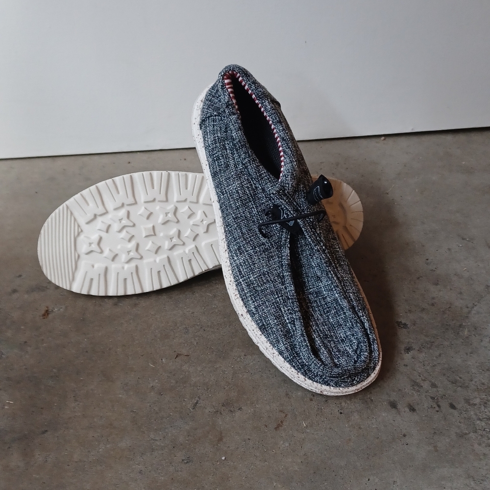 NWOT Men's Grey Slip On Shoes Size 10.5 - Picture 2 of 4